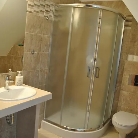 ホームステイ Borowiak ポビエロボ